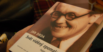 Knihovna vydala při výročí narození Drdy sbírku fejetonů