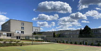 iPady, nové výukové programy nebo čipy pro vyzvednutí dětí. Ve Školní sází na budoucnost