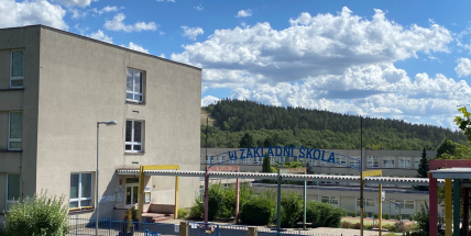 Cesta do školy: Polovina dětí z Příbramska ji zvládne pěšky a do deseti minut