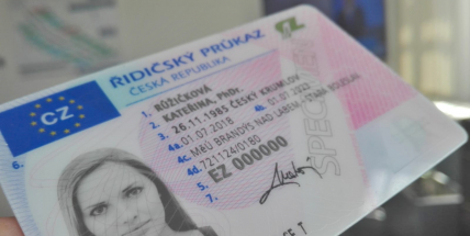 Platnost končících řidičských průkazů se prodlouží o 10 měsíců