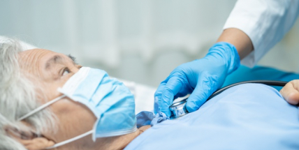 V nemocnicích zbývá jen 180 lůžek JIP pro covidové pacienty