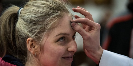 Dnes je Popeleční středa, věřícím začíná půst