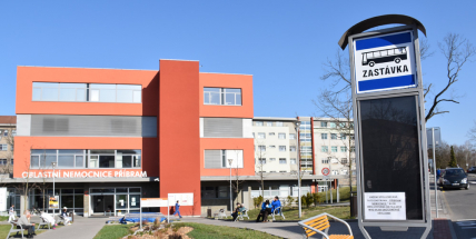V příbramské nemocnici přibylo pacientů s covidem. Na odpoledne svolali krizový štáb