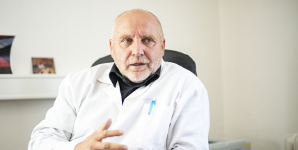 Ředitel nemocnice: AstraZeneca je plnohodnotná vakcína, která dokáže zachránit život