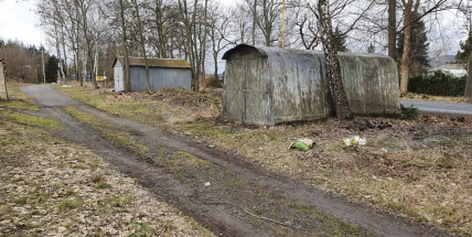 Nahradí rozpadlé garáže v Rožmitálské zeleň nebo parkoviště? Zatím není rozhodnuto
