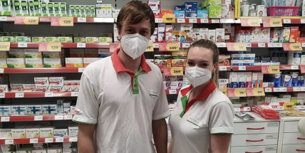 Nákupní horečka a šílenství. Lidé v Příbrami vzali kvůli respirátorům lékárny a obchody útokem