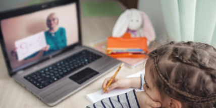 Podle průzkumu je devět z deseti lidí pro návrat žáků do škol