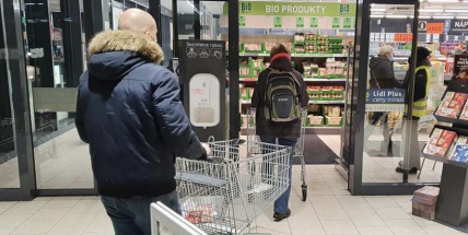Povinné respirátory či zdvojené roušky budou až od čtvrtka