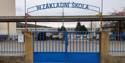 Podle vědců hrozí kolaps zdravotnictví a návrat dětí do škol za rok