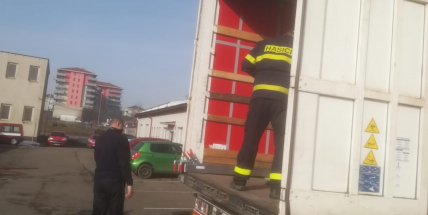 Středočeští hasiči se podílejí na distribuci respirátorů