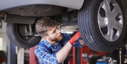 Autoservisy fungovat můžou, zákazníci ale nesmí dovnitř