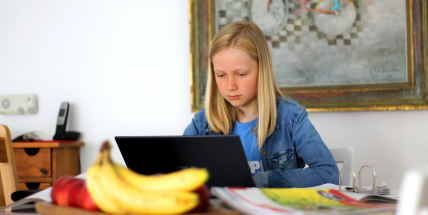 Chybí motivace k učení nebo je tu jiné trápení? Školní odborníci pomáhají i na dálku