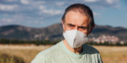 Stát dá potřebným zdarma 3 mil. respirátorů, schválila vláda
