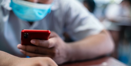 Fámám o covidu věří podle průzkumu 40 procent internetové populace