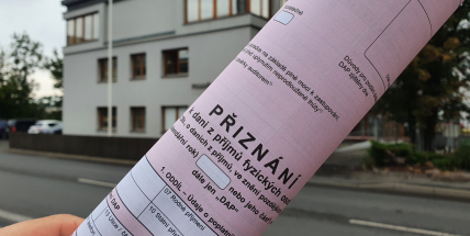 Stát zřejmě o měsíc prodlouží termín pro daňové přiznání