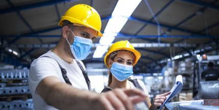 Podle průzkumu část firem nedodržuje opatření a vyzývá k porušování