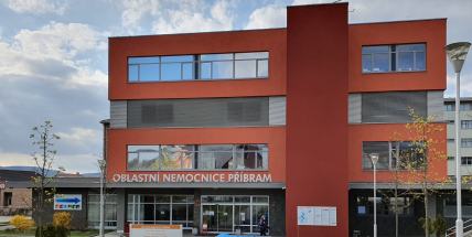 Počet hospitalizovaných s covidem v Příbrami opět stoupl, nemocnice zavírá lůžkové oddělení neurologie