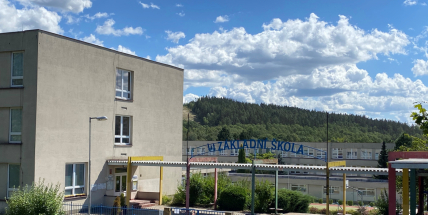 Nevstupovat! Základní škola v Příbrami zavede nový systém pro vyzvedávání žáků z družiny