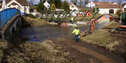 Stavbaři chystají v Počaplech na Příbramsku stavbu nového mostu