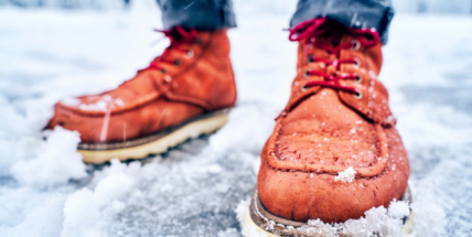 Meteorologové varují: Silnice a chodníky pokryje náledí