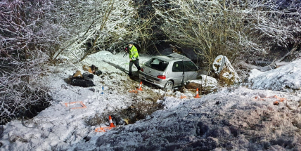 Těžkým zraněním skončila nehoda u Zduchovic. Pro mladou řidičku spěchal vrtulník