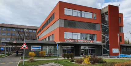 Situace v příbramské nemocnici se mírně lepší, covidária ale zůstávají v pohotovosti