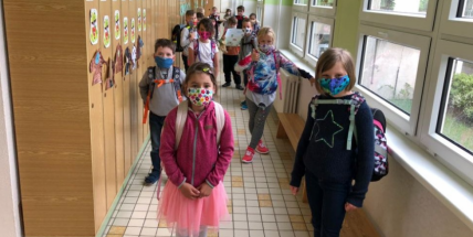 Pokud se školy otevřou 12. dubna, měly by to vědět do Velikonoc