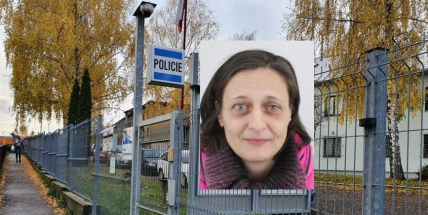 Policisté pátrají po ženě, na kterou byl vydán příkaz k zatčení. Může pracovat jako zdravotní sestra