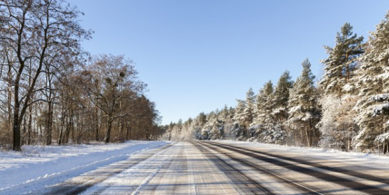 Meteorologové rozšířili výstrahu před náledím. Zpozornit by měli řidiči, kteří již přezuli na letní pneumatiky