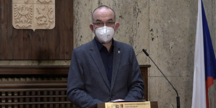 Léky na covid nejsou politické téma, uvádí ministerstvo k výtkám Babiše