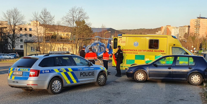 Hádka v příbramské ubytovně skončila pobodáním. Pro těžce zraněného muže letěl vrtulník