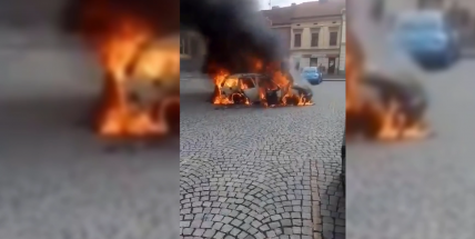 V Březnici pohltily auto plameny, nikdo se nezranil