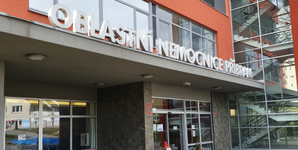 Situace v příbramské nemocnici se lepší, tento týden by se mohla začít vracet k normálu