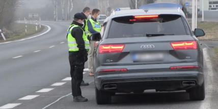 Zákaz cest mezi okresy a vycházení v noci skončí 11. dubna