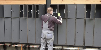 Na Nováku  bylo nainstalováno 60 uzamykatelných skříněk