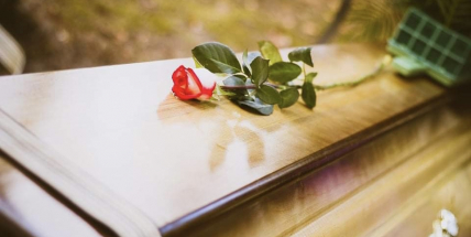 S koronavirem v ČR zemřelo již 28.396 lidí