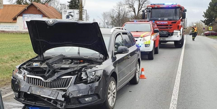 Nehoda čtyř aut komplikuje provoz na strakonické v Chraštičkách