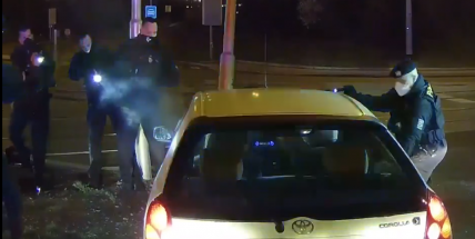Řidič ujížděl před policisty rychlostí až 170km/h, pak je postříkal sprejem