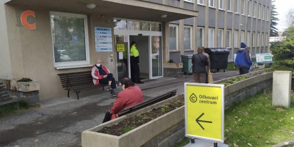 Všichni zájemci by mohli být naočkovaní nejpozději do konce srpna