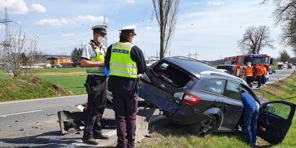 Provoz na strakonické zkomplikovala nehoda šesti aut, dva zranění