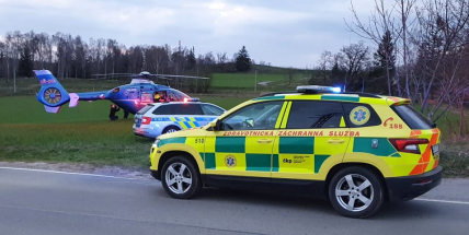 V příbramské firmě se poleptal muž louhem, letěl pro něj vrtulník