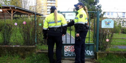 Kvůli bezpečnostní hrozbě jsou v Příbrami mateřinky pod dohledem státní i městské policie
