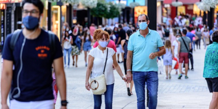 V neděli testy odhalily 381 případů covidu, nejméně od srpna