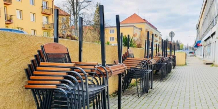 Zahrádky restaurací budou moci pro testované hosty otevřít 17. května