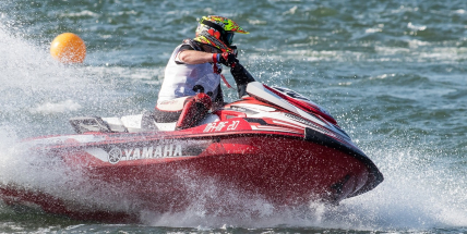 Na Slapech se čeká nával, lodě a skútry musí zpomalit