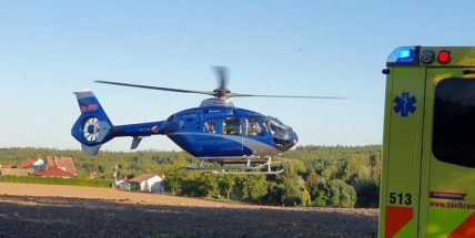 Při nehodě čtyřkolky u Sedlčan se zranila nezletilá dívka, do nemocnice ji přepravil vrtulník