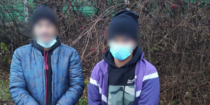 Vyčerpaní migranti si sami požádali o přivolání policie