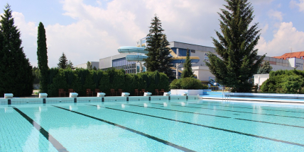 Venkovní bazén v Příbrami v pondělí neotevře. Čeká se na lepší počasí
