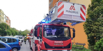 Hasiči vyjížděli k požáru paneláku do Průběžné ulice, jednalo se o spálenou večeři