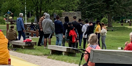 Drtivá většina hlasujících v anketě si přeje kvůli nepřizpůsobivým zpoplatnit vstup na Novák. Nechtějí mít z koupaliště no-go zónu